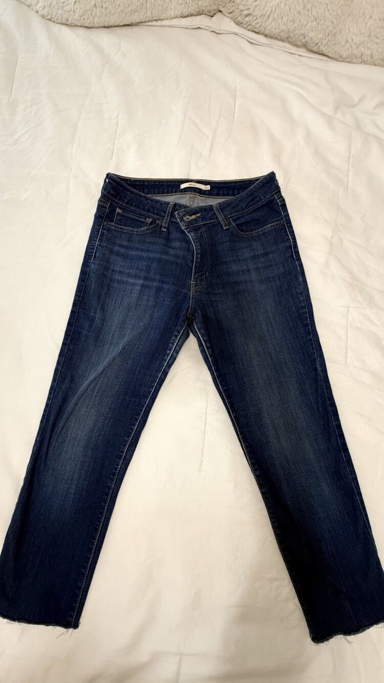 Levi's 712 Slim Jeans Women's Sz 29 Dark Wash Cropped Raw Hem Mid Rise